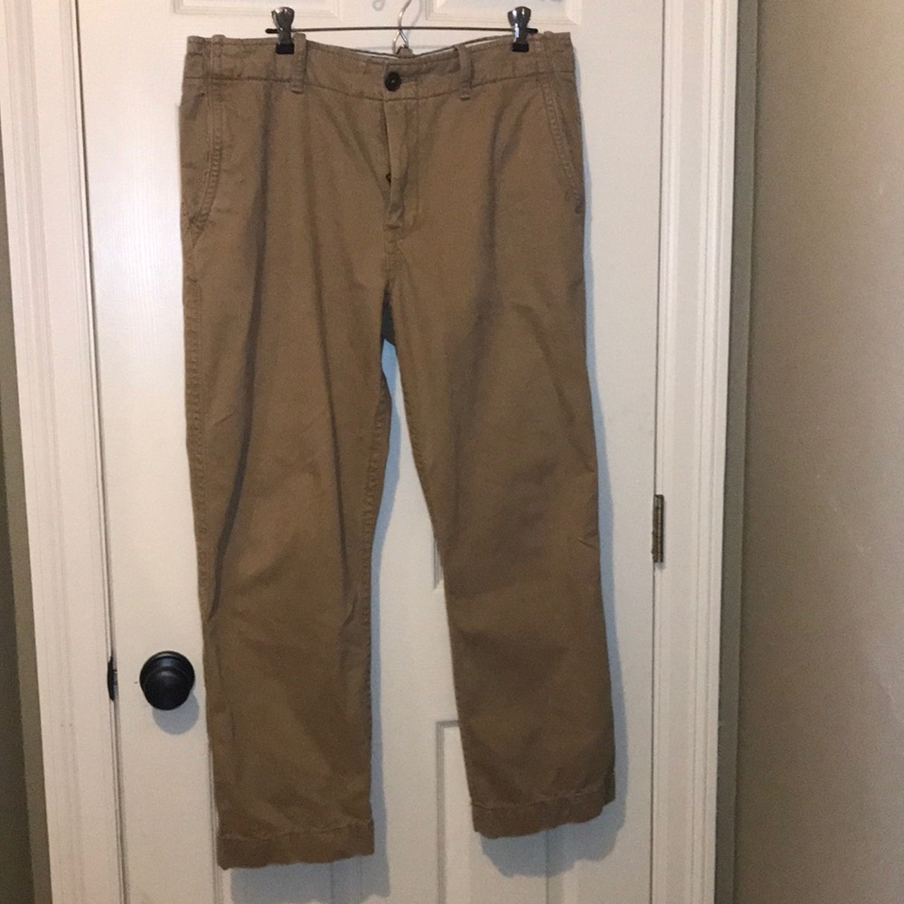 Men’s American Eagle khakis!